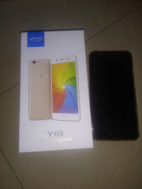 Vivo  Y69