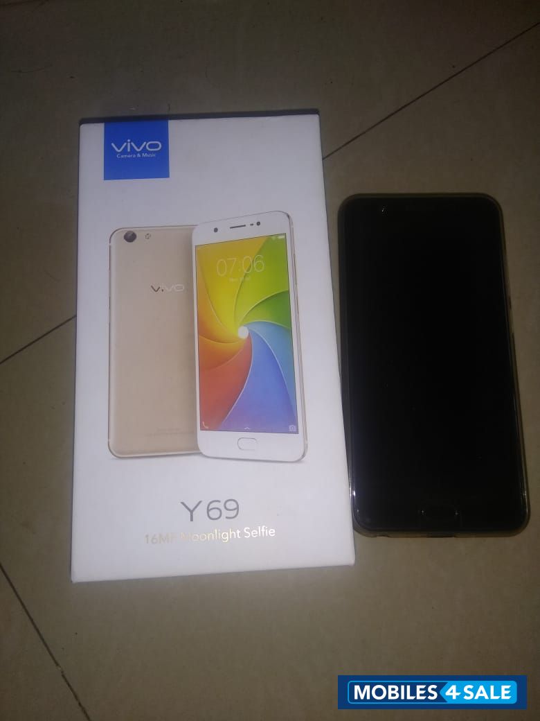 Vivo  Y69