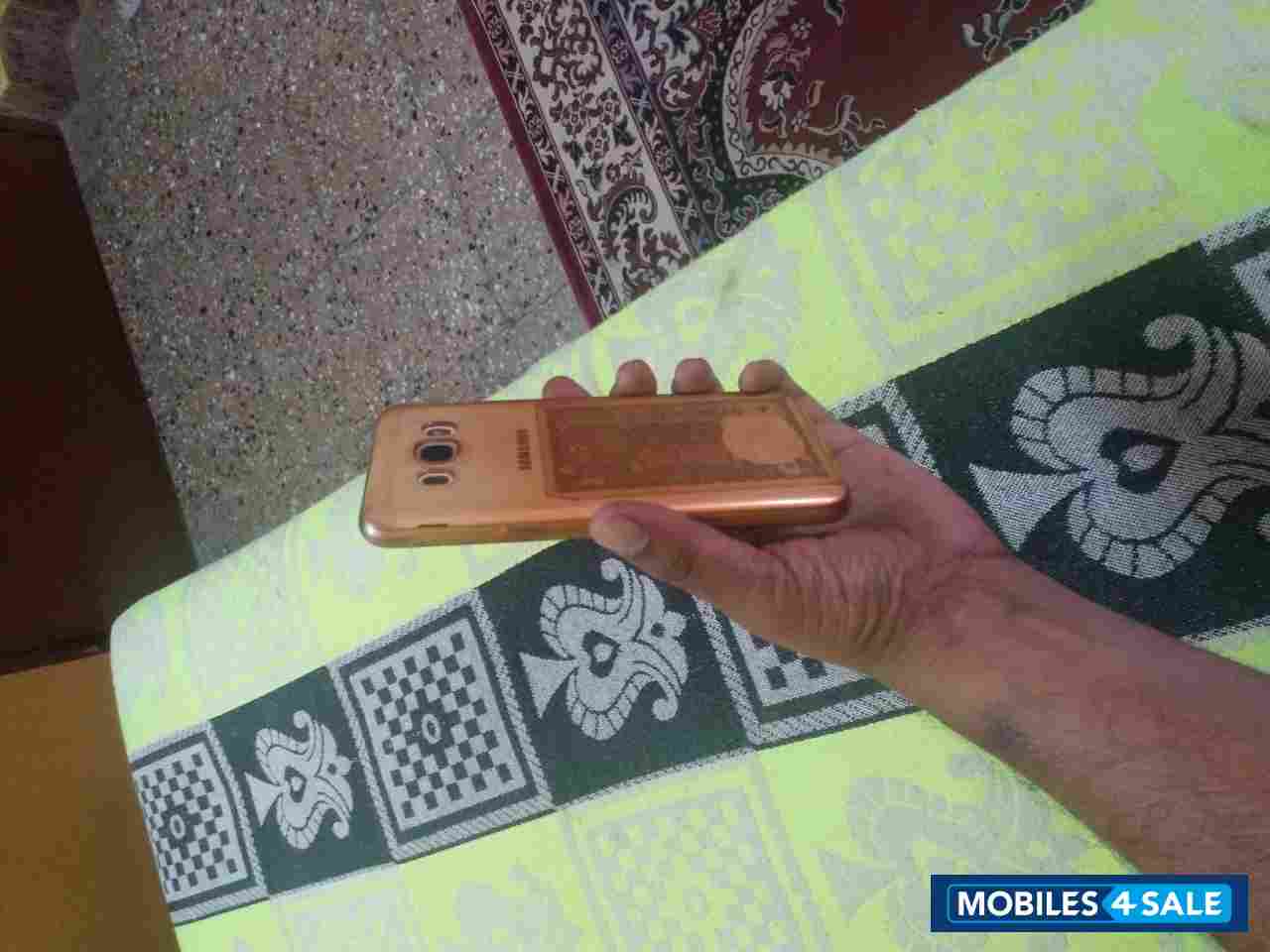 White Samsung  Galaxy j7 2016 edition