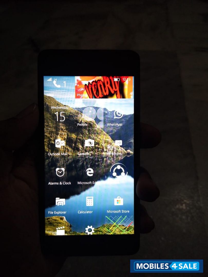 White Microsoft Lumia 550