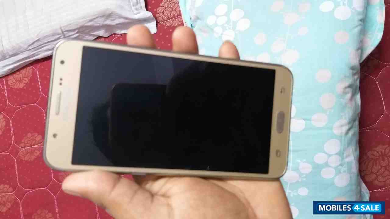 Gold Samsung  Galaxy j7