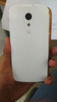 White Motorola  moto g2