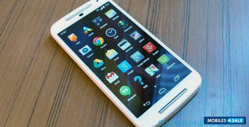 White Motorola  moto g2