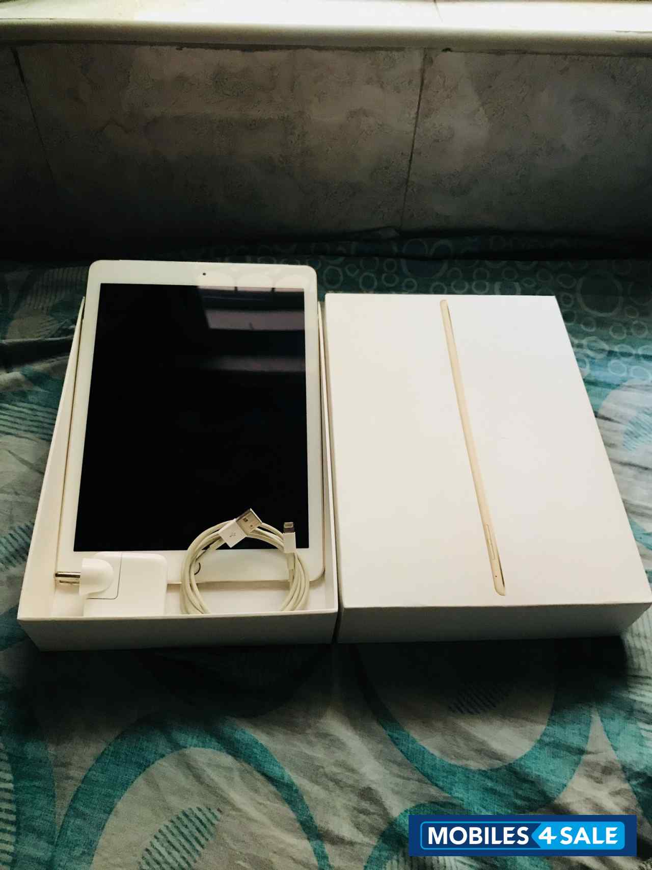 Gold Apple iPad Air 2