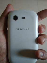 White Samsung  Samsung Duos GT-S5282