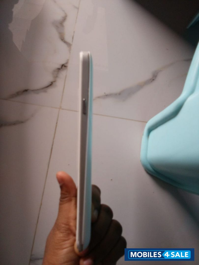 White Micromax  MT500