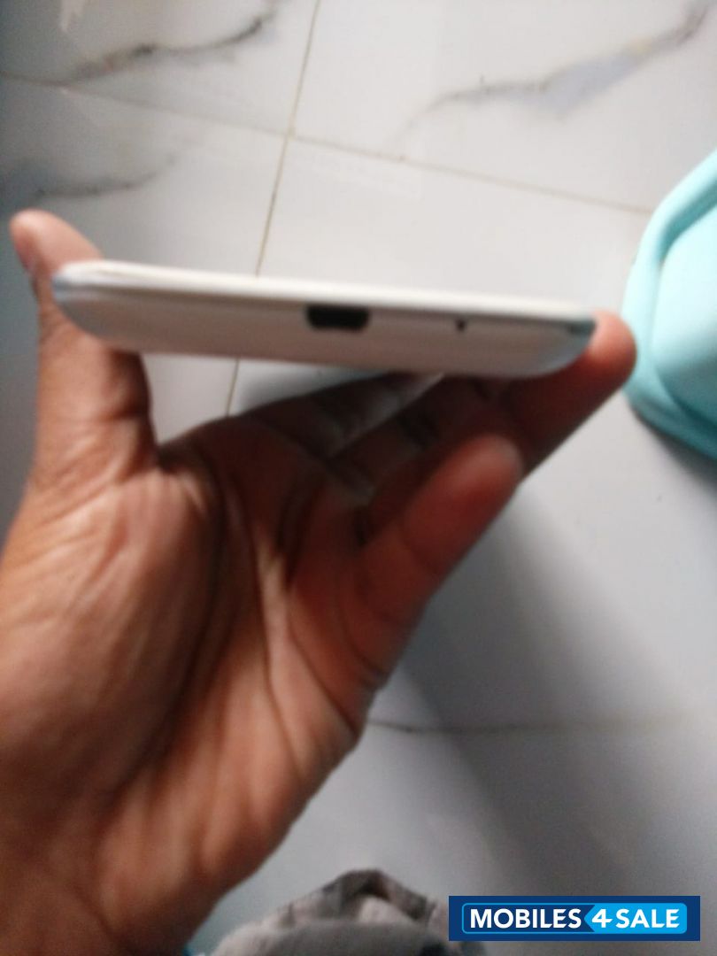 White Micromax  MT500