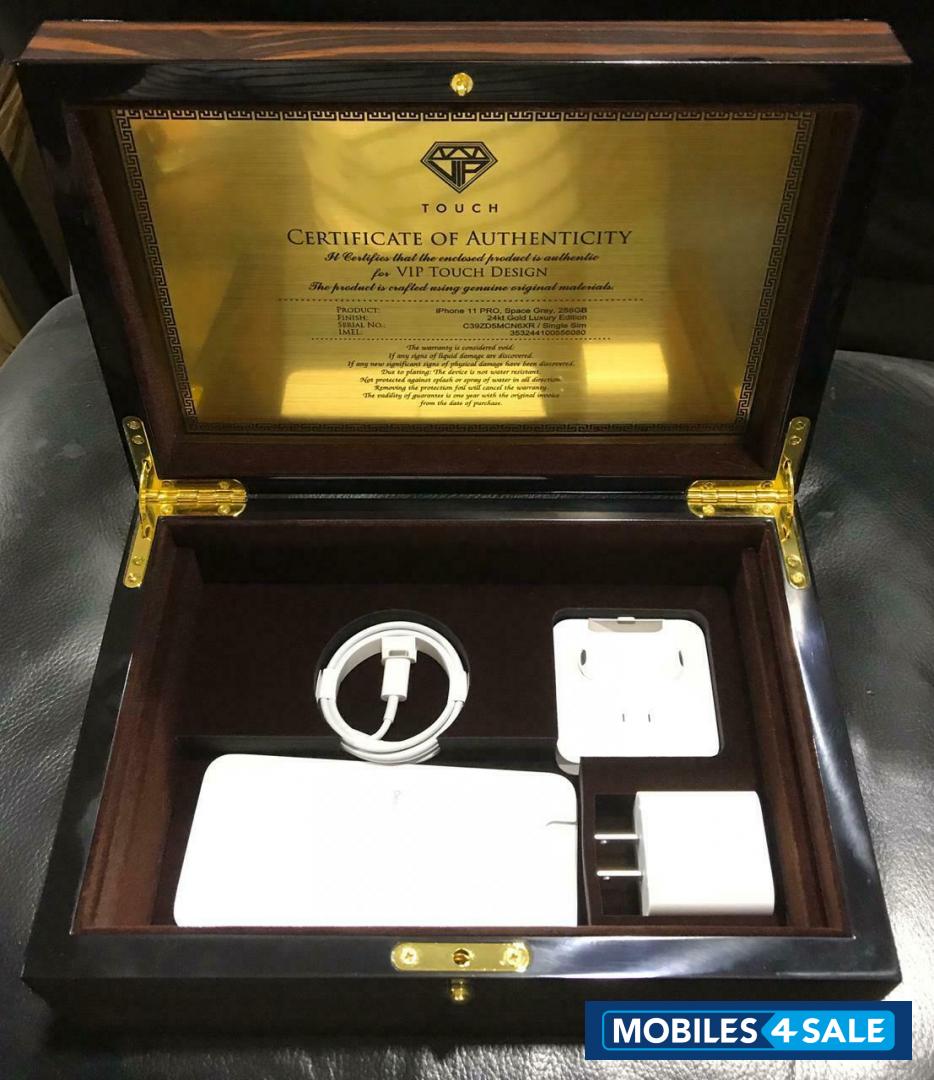 Gold Apple  iphone 11 pro gold