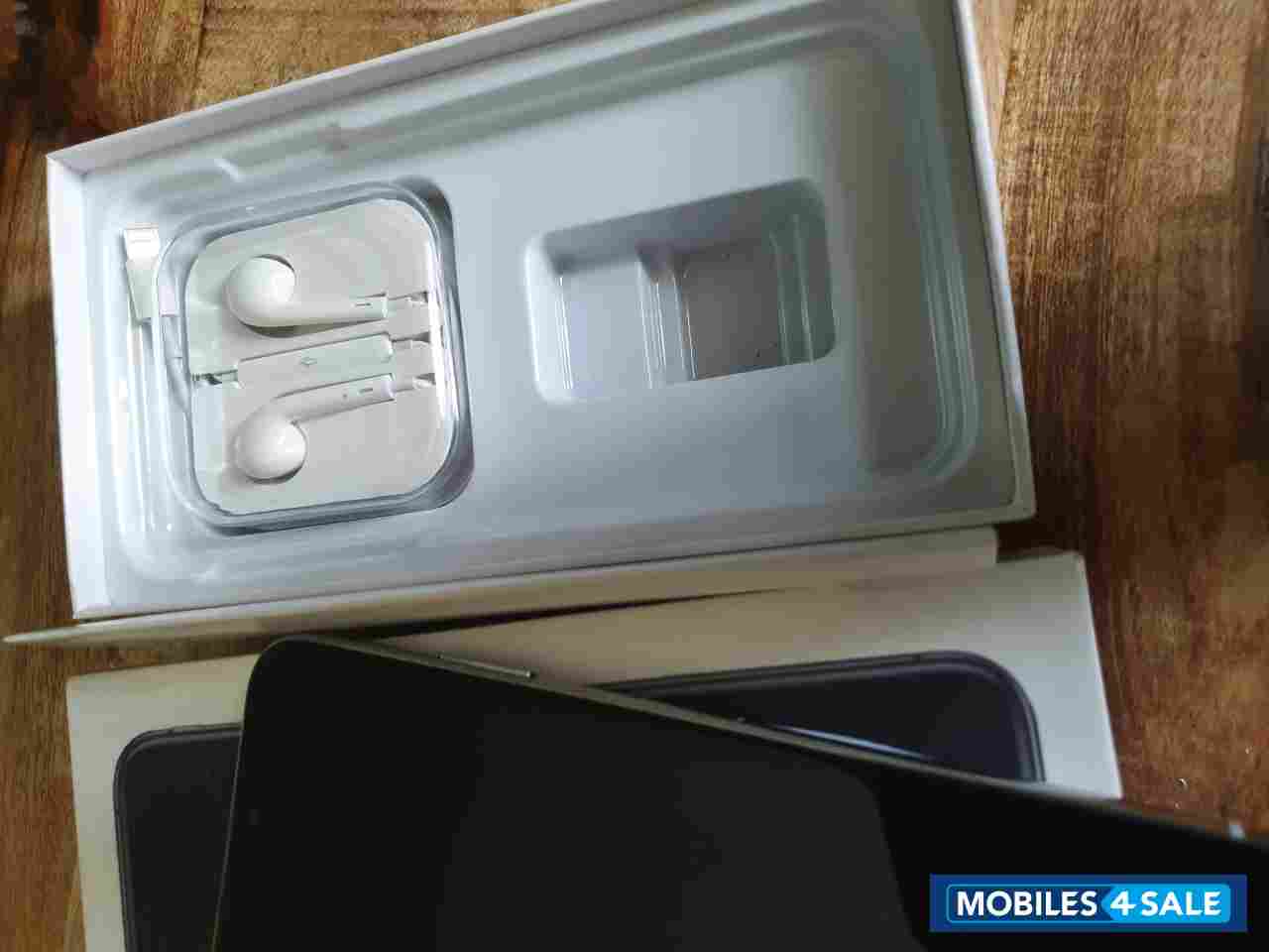 White/ Silver Apple iPhone