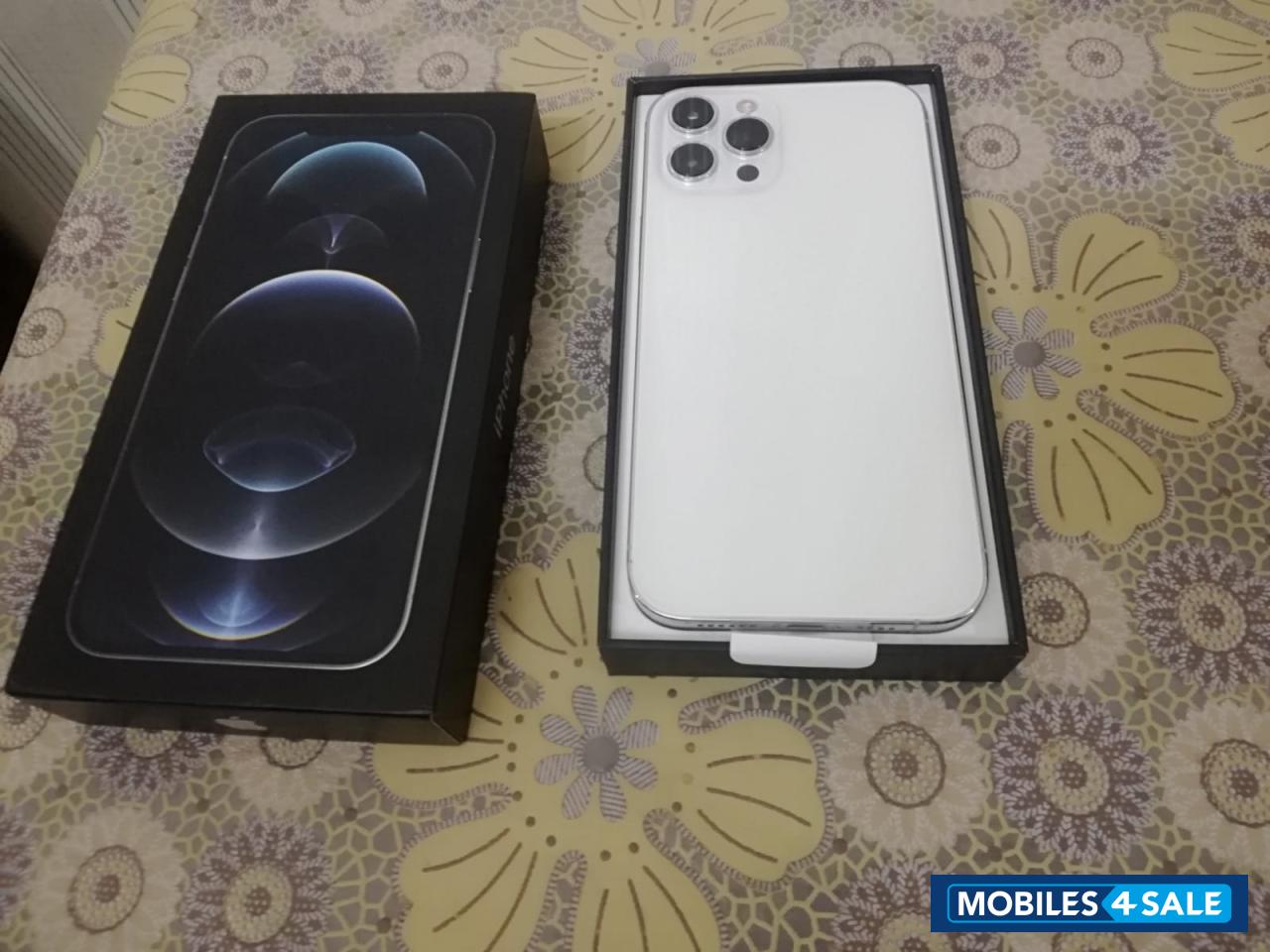 Apple iphone 12 pro max 128gb 10/10 ,98 health Apple iphone 12 pro max 128gb 10/10 ,98 health