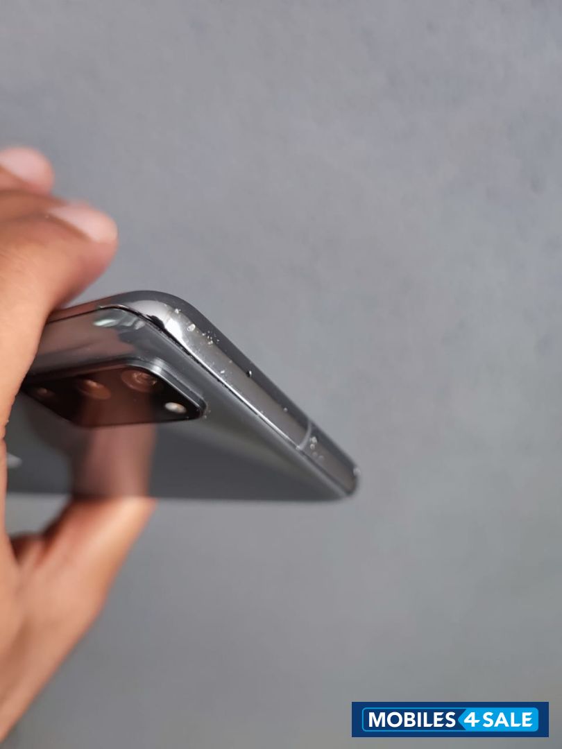 Grey Samsung  Galaxy S20