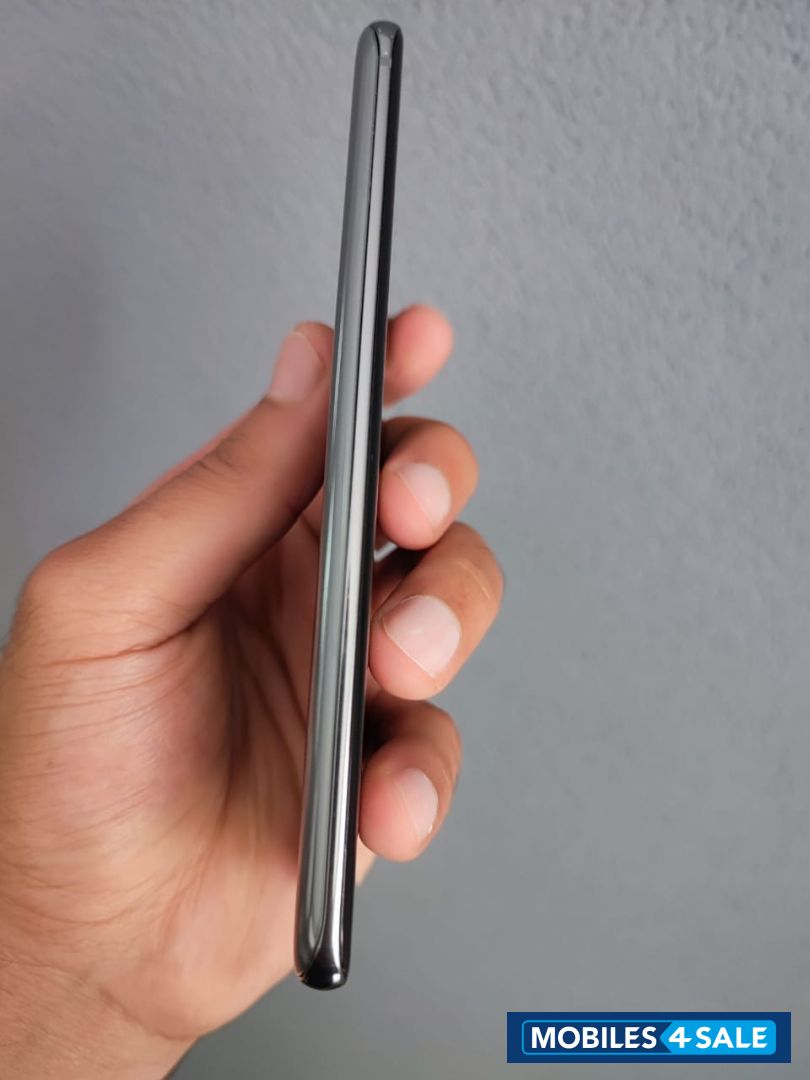 Grey Samsung  Galaxy S20