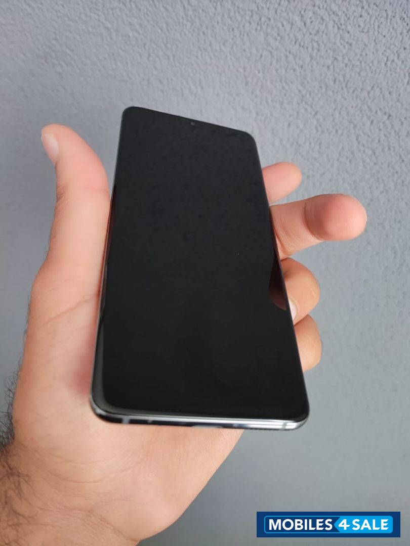 Grey Samsung  Galaxy S20