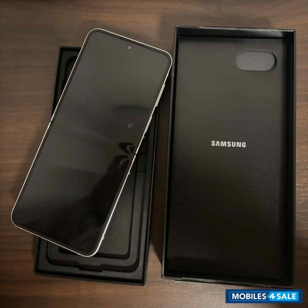 Samsung Galaxy flip z 6 Samsung Galaxy flip z 6