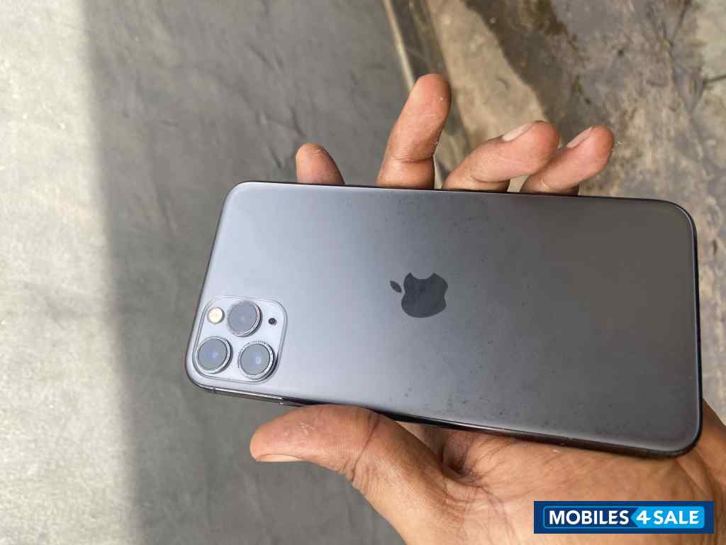 Silver Apple iPhone 11 pro max 64gb