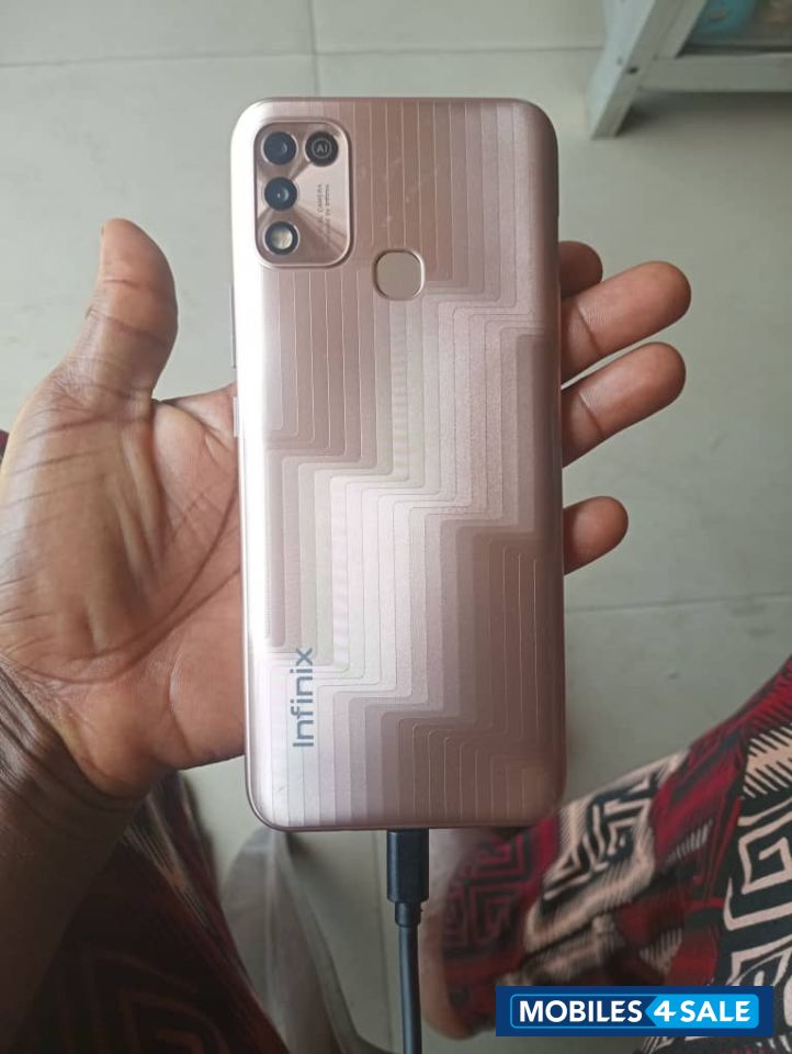 Gold Infinix Hot 11 play