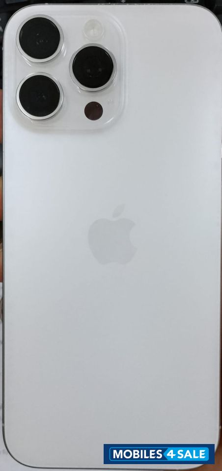 White Apple 16 Pro Max