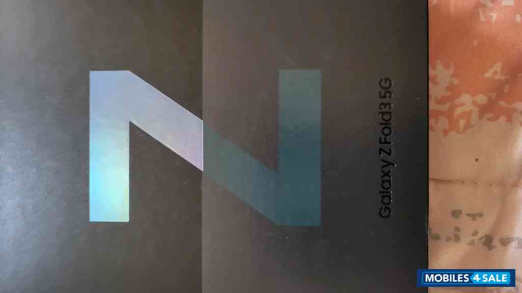 Black Samsung Z3 fold