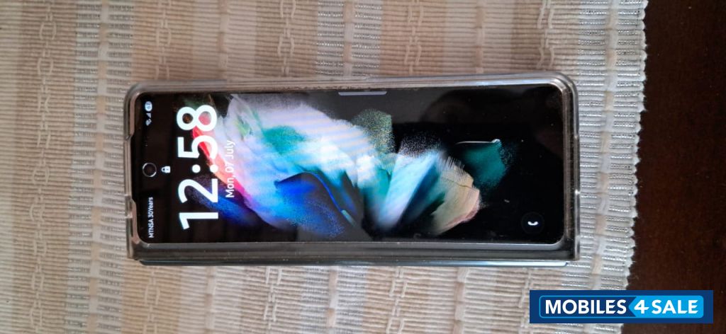 Black Samsung Z3 fold Black Samsung Z3 fold