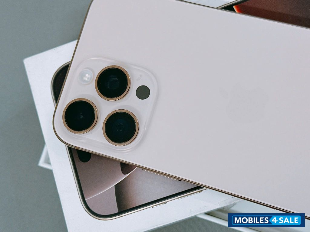 Blanc IPhone 16 16 pro max