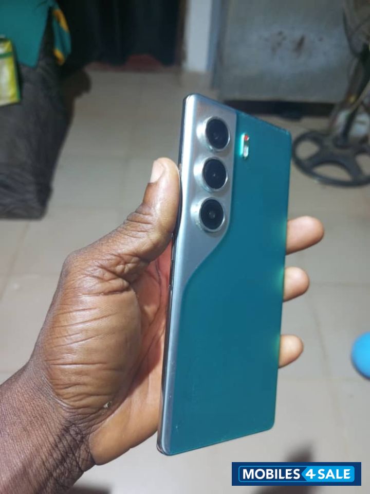 Techno Camon 40 pro Techno Camon 40 pro