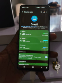 Black Samsung Galaxy S10