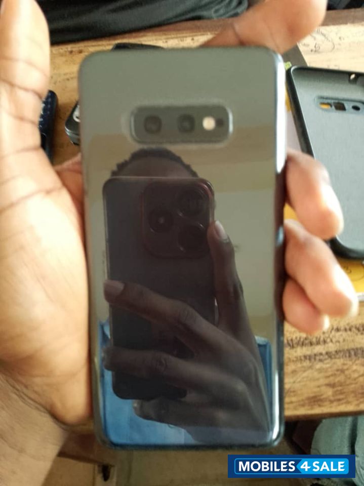 Samsung S10e