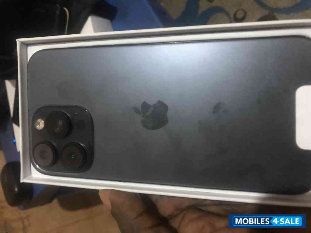 Black iPhone 15 promax