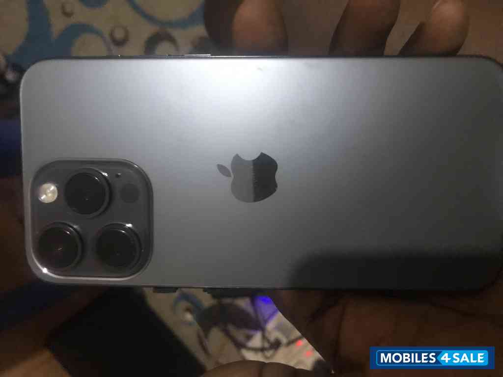 Black iPhone 15 promax