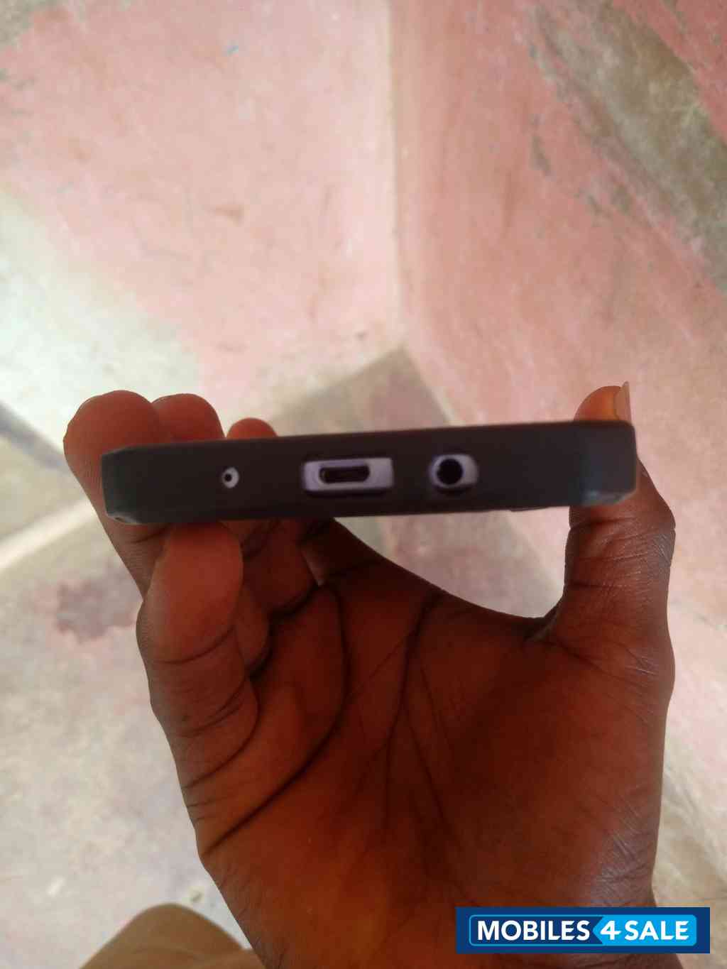 Black Infinix hot 11 play