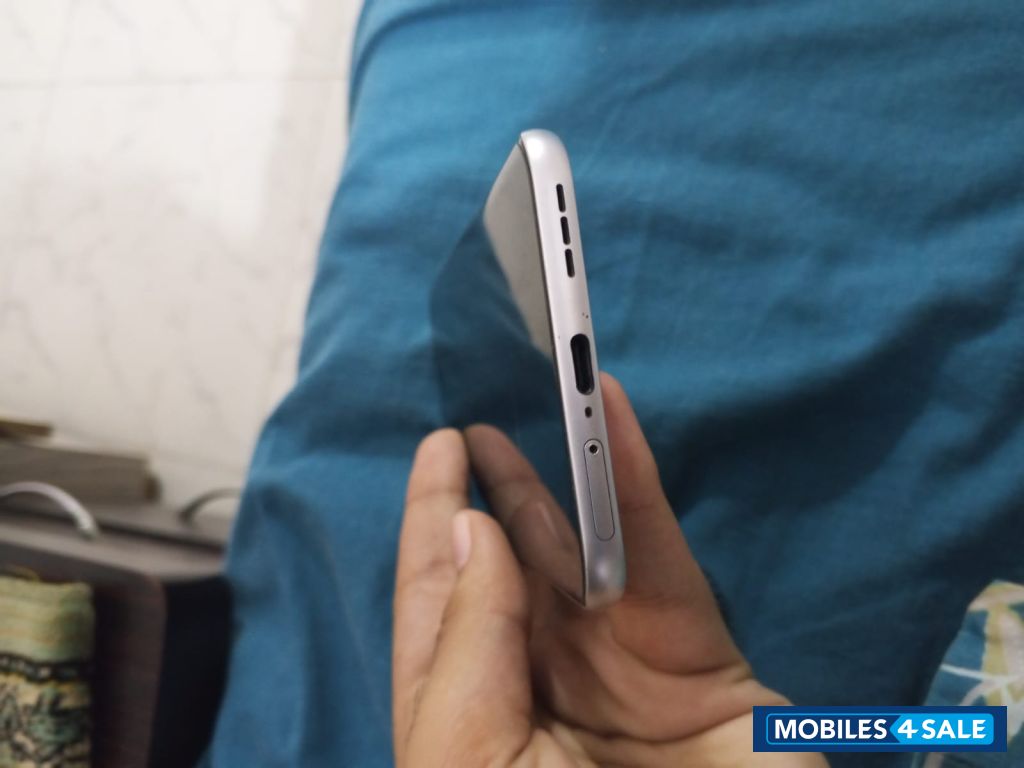 Silver Titanium Infinix Hot 60 pro plus